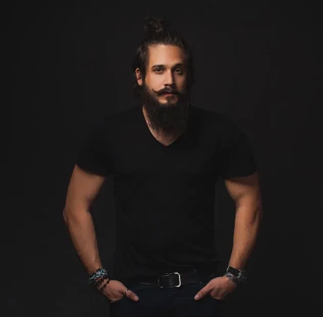 black t-shirt with black jeans and belt 