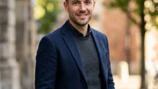 Best hairstyles receding hairline - ReadySleek