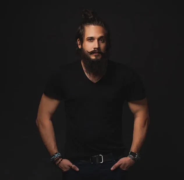 black t-shirt with black jeans and belt 