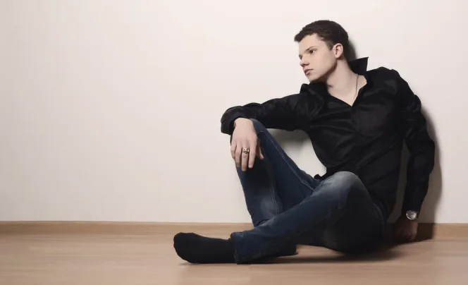 Blue Jeans With Black Shirt: How To Nail This Combo [2026]